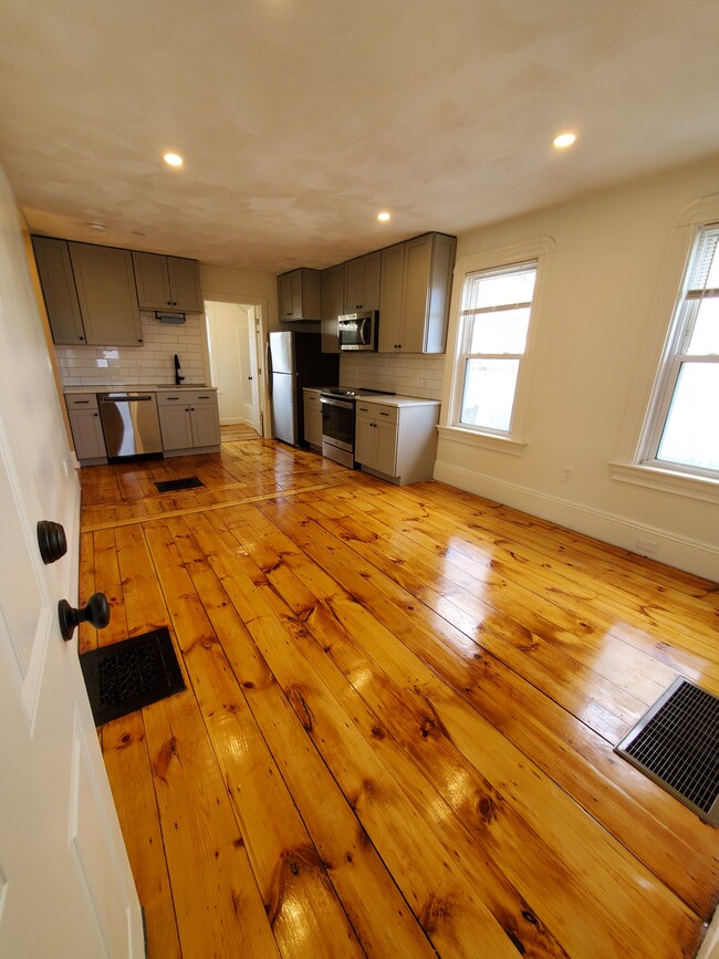 Kitchen - 68 Highland Ave