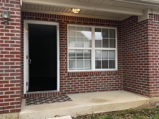 Foto del edificio - Huge 4 Bedroom 2 bath House with Garage