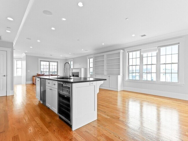 Foto del edificio - 689 E 4th St