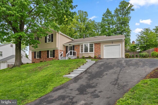 Foto del edificio - 8815 Tuckerman Ln