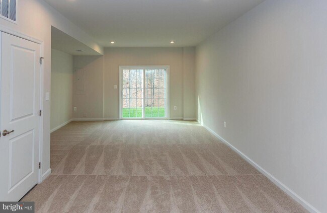 Building Photo - 720 Rivercrest Way