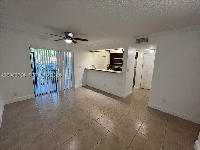 Foto del edificio - 3410 Foxcroft Rd