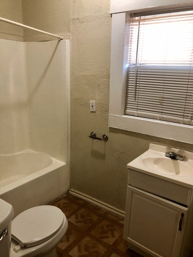 Building Photo - Single Family home in 76105 Near Renaissan...