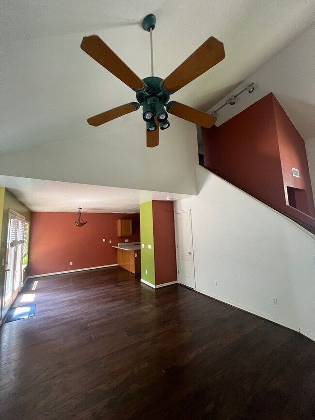 Foto del edificio - AVAILABLE NOW! 3 Bed/2.5 Bath in The Townh...