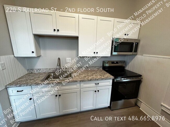 Foto del edificio - 220 S Railroad St