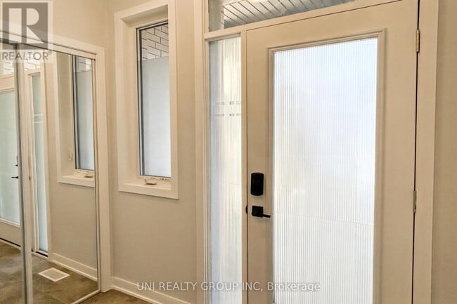 Building Photo - 274 Ormiston Cres