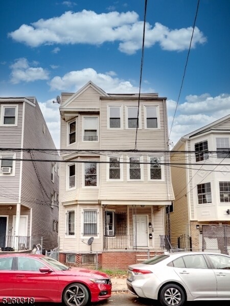 Building Photo - 325 S 19th St