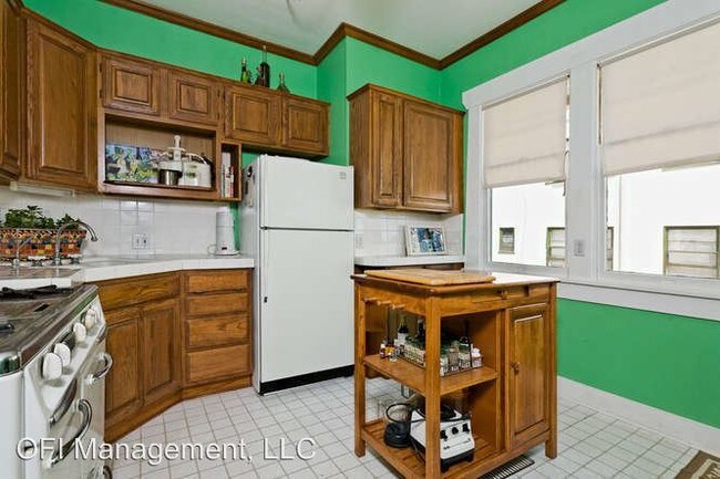 Building Photo - 725 Poli St