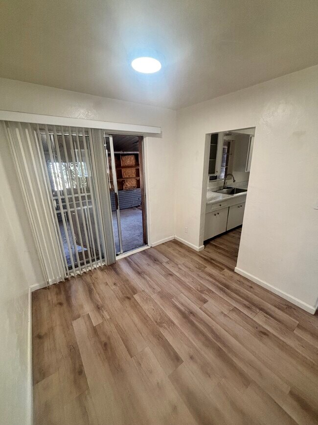 Foto del edificio - 4617 E 18th St