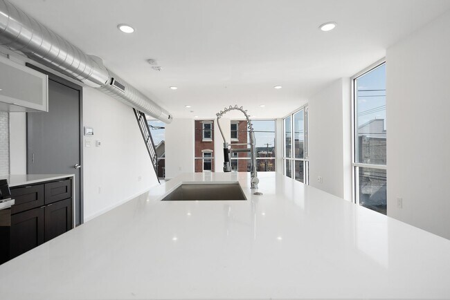 Foto del edificio - 1235 N Franklin St