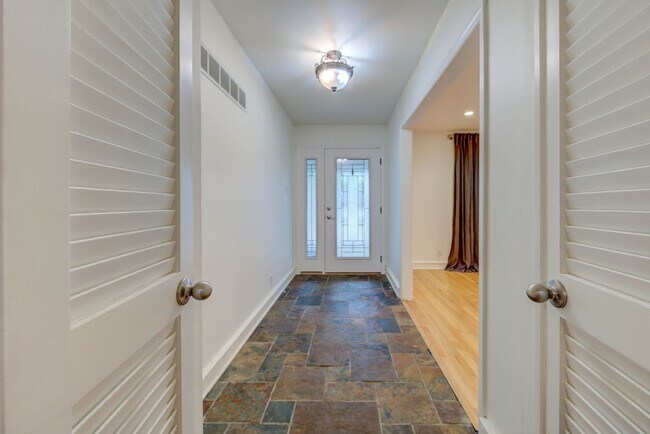 Foto del edificio - 10602 Tioga Ct