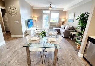 Building Photo - 925 Leon Ave