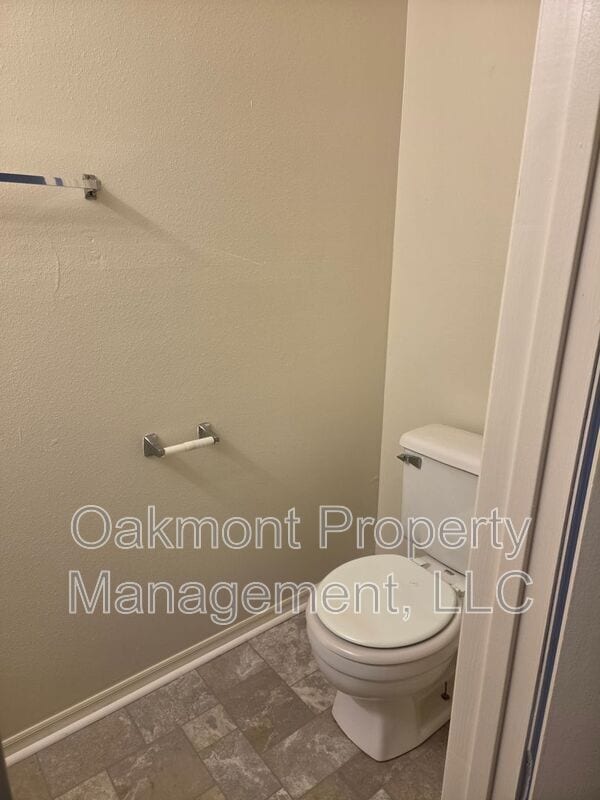 Foto del edificio - 2831 Breezewood Ave