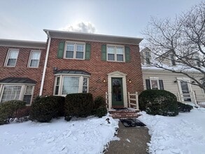 Building Photo - 3776 Kenwick Trail