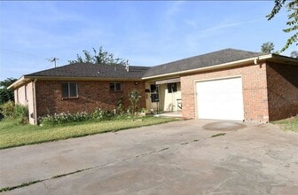Building Photo - 2505 Kansas Ave
