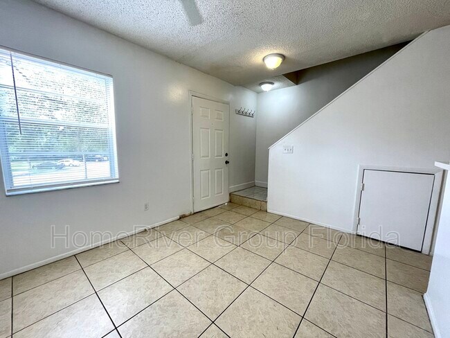 Building Photo - 7187 E Bank Dr