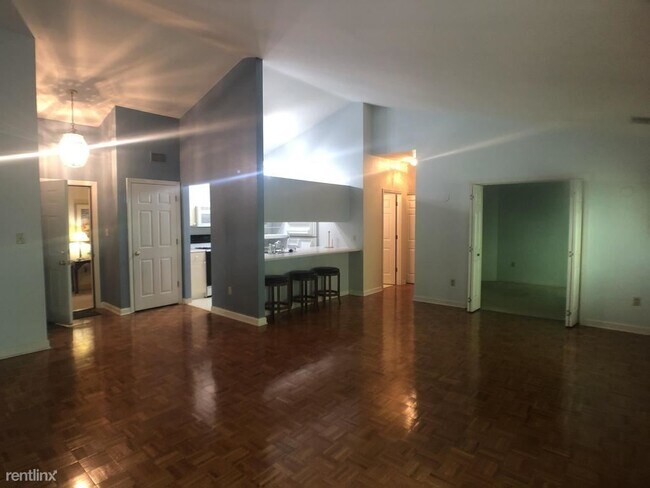 Building Photo - 2445 Old Greentree Rd