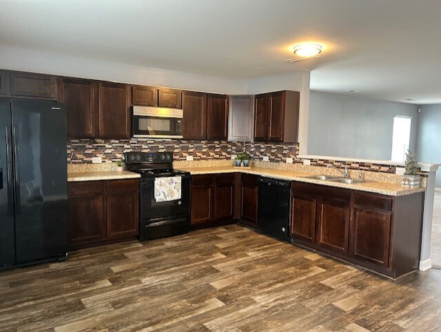 Foto del edificio - 823 Georgia Oak Ln