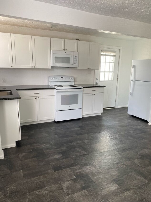 2 Bedroom Duplex off of Rivermont Ave. - 2 Bedroom Duplex off of Rivermont Ave.