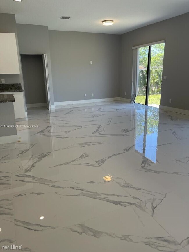 Foto del edificio - 3 br, 3 bath House - 4920 Whispering Way