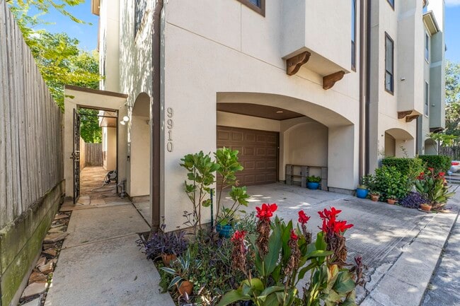 Building Photo - 9910 Orchard Ct