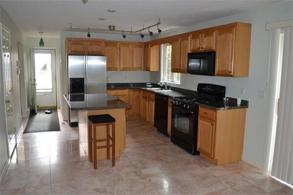 Building Photo - 72 Cedar Rd N