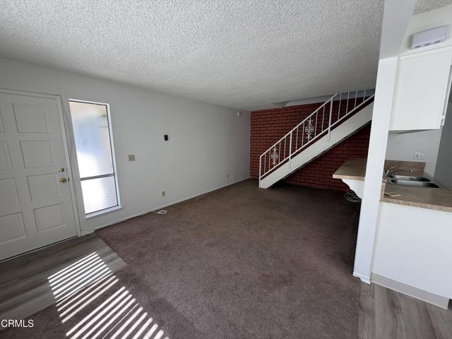 Building Photo - 752 W Hemlock St