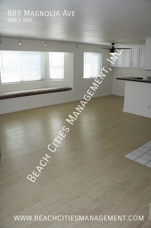 Foto del edificio - Charming 2 Bedroom 2 Bath townhome with 2 ...