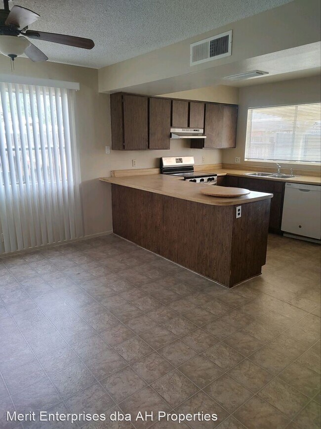 Foto del edificio - 3 br, 2 bath House - 321 W PALOMINO DR
