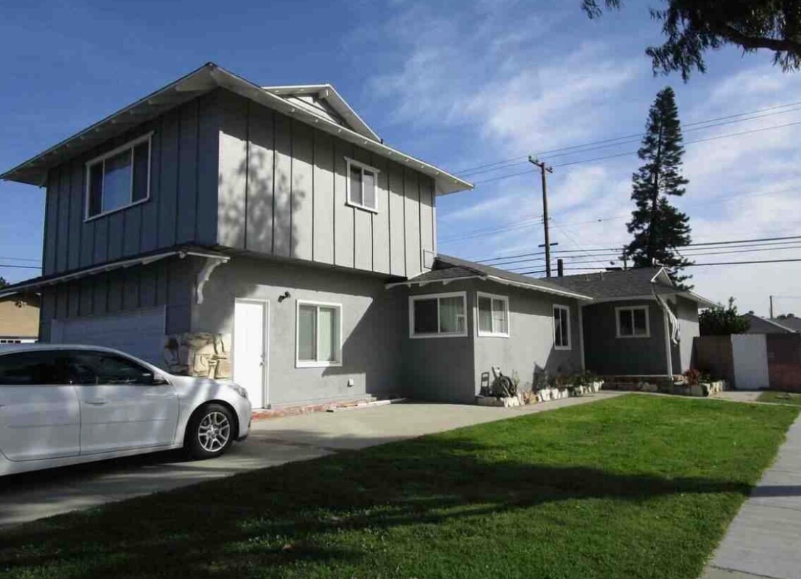 Primary Photo - 9363 Rosser St