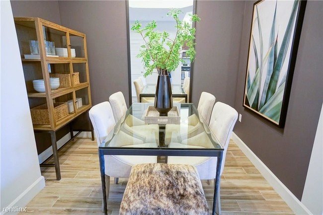 Foto del edificio - 8050 SW 72nd Ave