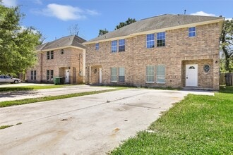 Building Photo - 10445 Wicklowe St