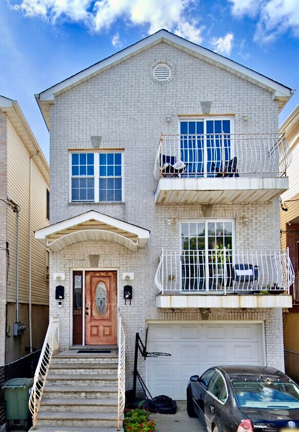 213 Pearsall Ave Unit 2, Jersey City, NJ 07305 Apartments in Jersey