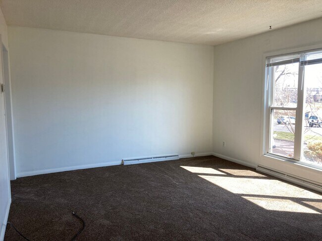 Building Photo - 17 N 62nd Ave W
