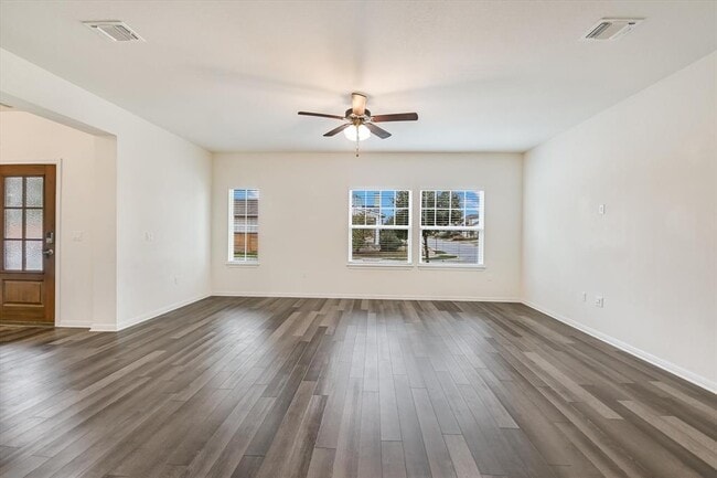 Foto del edificio - 8501 Looksee Ln