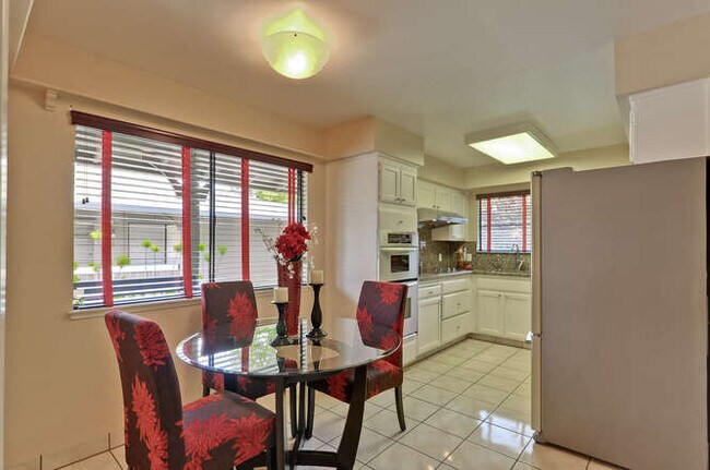 Foto del edificio - 14664 Big Basin Way