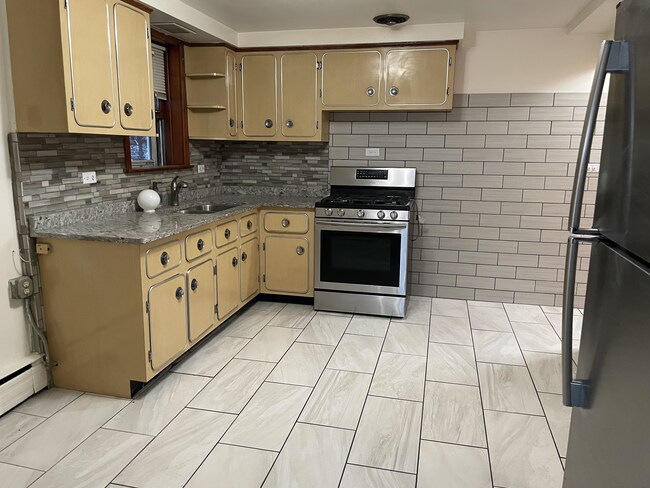 Kitchen 1 - 5643 W Montrose Ave