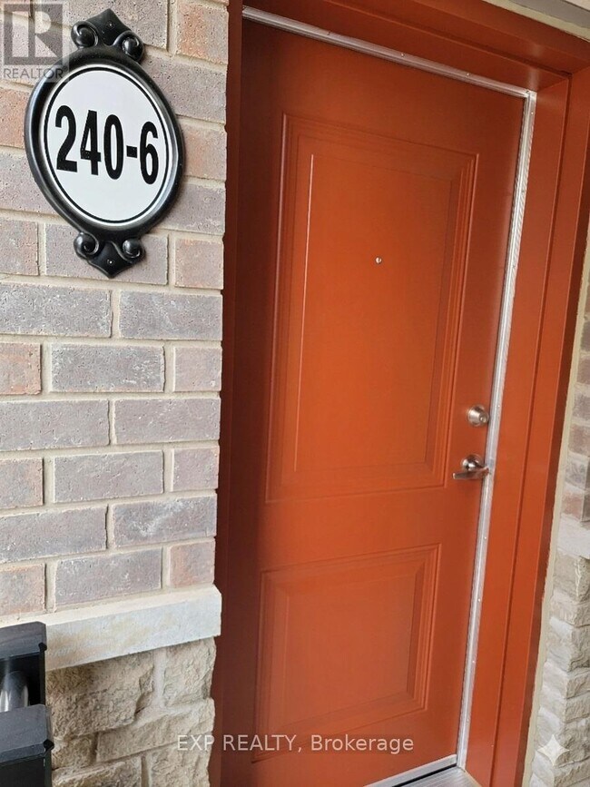 Photo du bâtiment - 240 Lagerfeld Dr