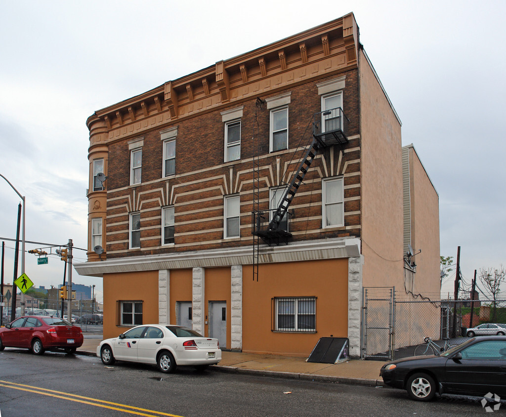 Building Photo - 328 Mulberry St