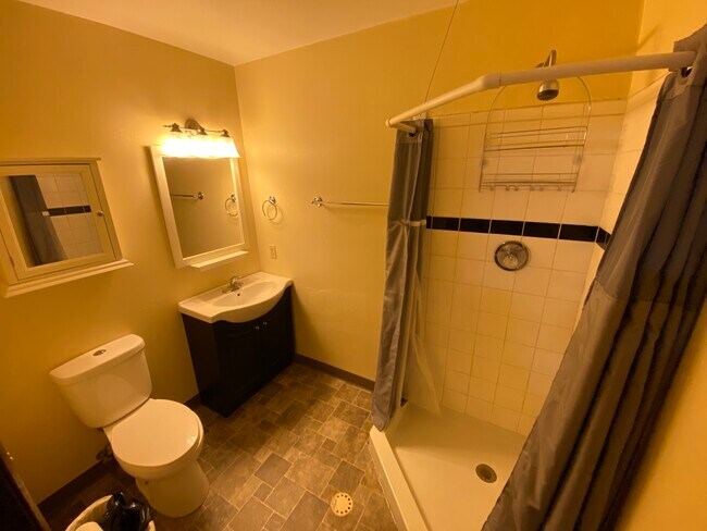 Building Photo - 550 8th St W