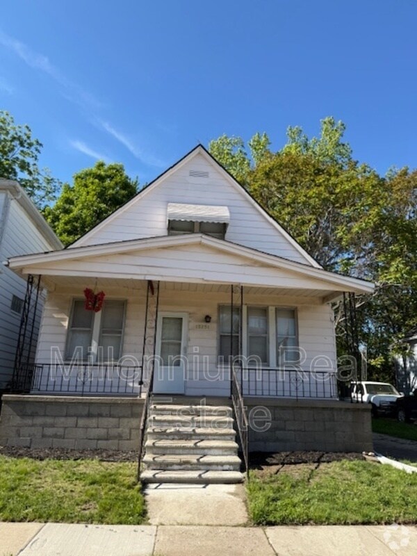Building Photo - 15251 Maplewood Ave