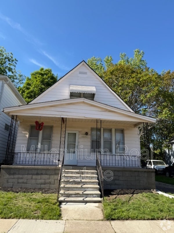 Building Photo - 15251 Maplewood Ave