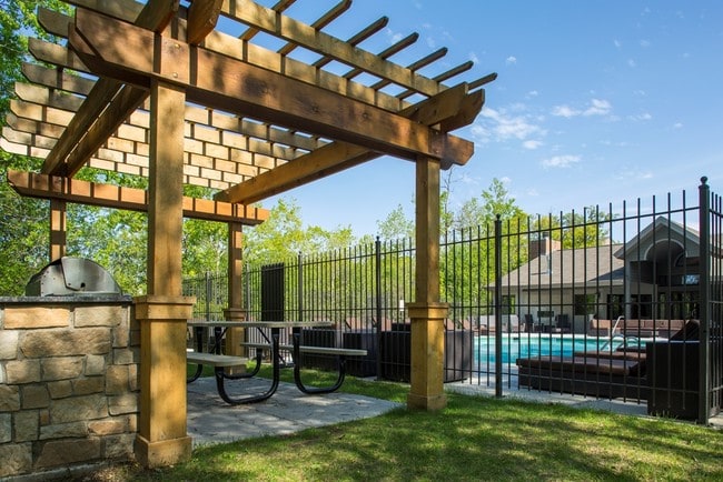 Building Photo - The Woodlands of Minnetonka Apartments