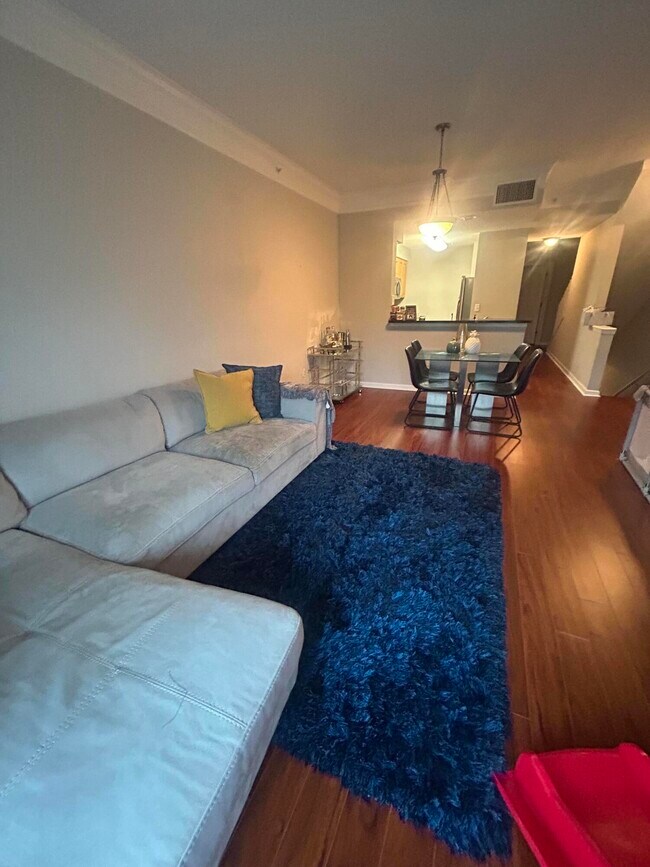 Foto del edificio - 2032 Alta Meadows Ln