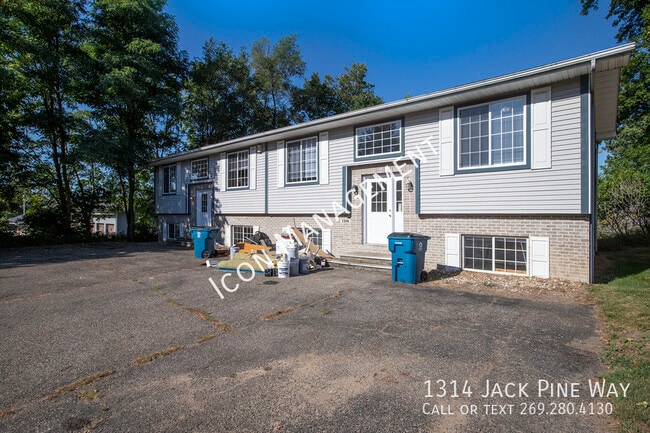 Foto del edificio - 1314 Jack Pine Way