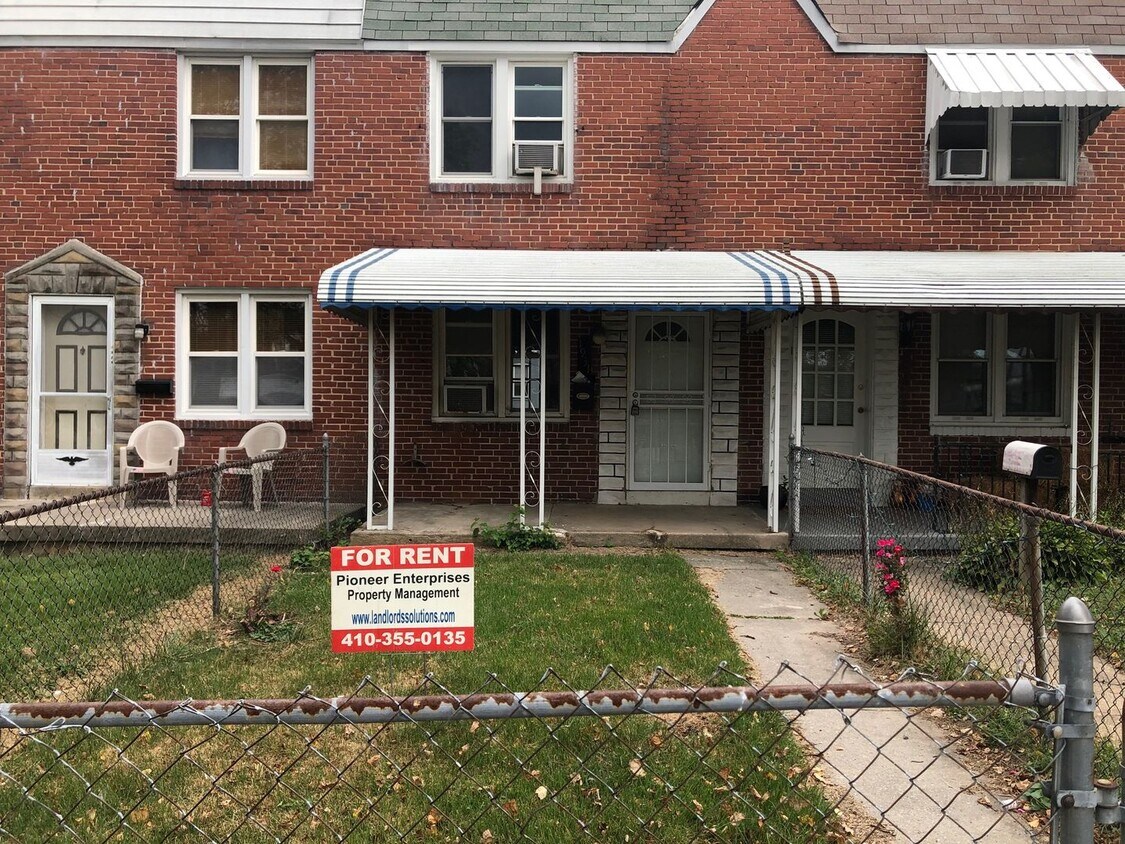 Primary Photo - The Perfect 2 Bed / 1 Bath Townhouse 5 min...