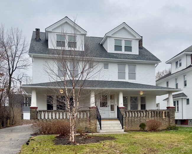 Foto del edificio - 2407 Woodmere Dr