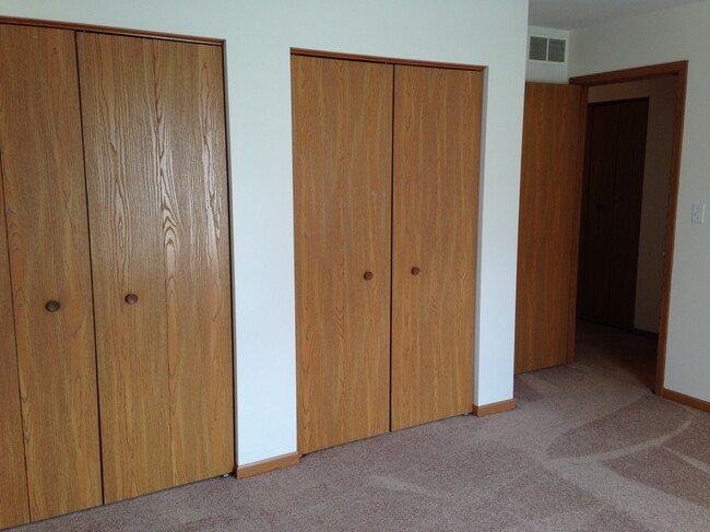 Main Bedroom with Double Closets - 5460 Cider Mill Rd