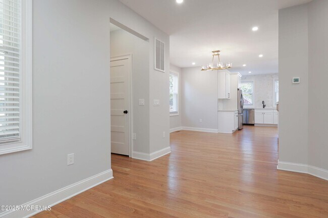 Foto del edificio - 137 Hudson Ave
