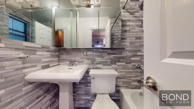 Foto del edificio - 382 E 10th St
